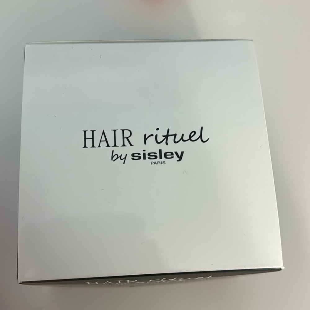 Sisley Paris
Hair Rituel Restructuring Nourishing Balm